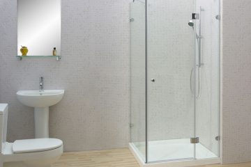 Khi nào nên chọn vách kính tắm 90 độ